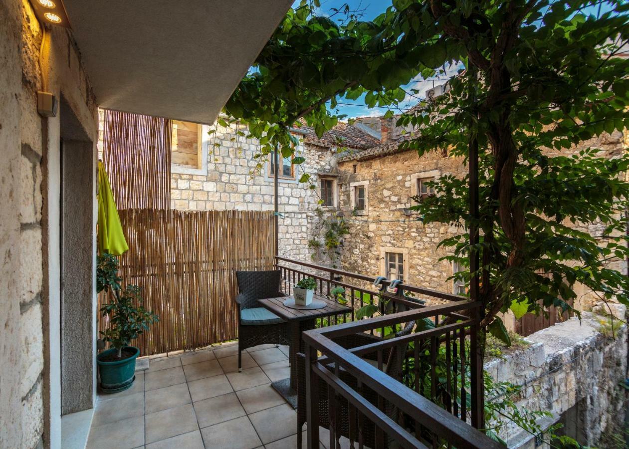 Apartments Villa Anka Komiza Exterior photo